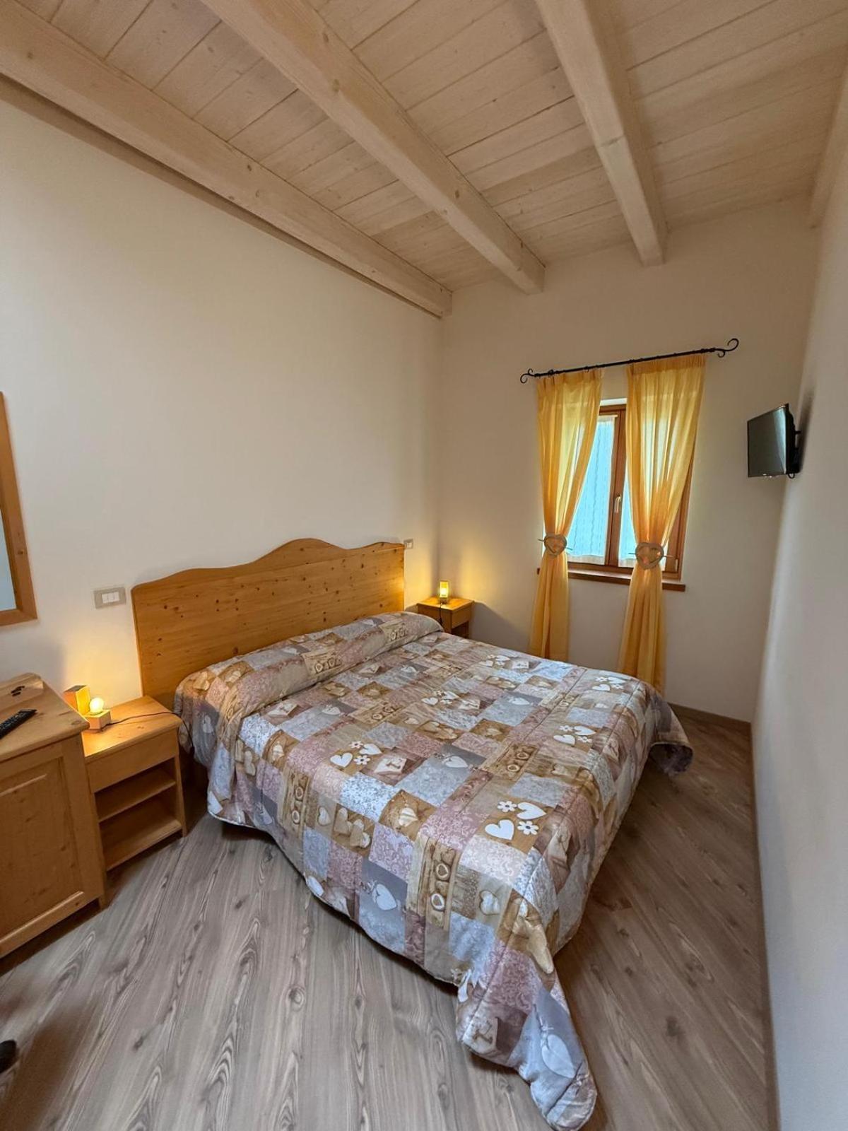 Hotel Garni Sella Cipriani Borgo Valsugana Exterior foto