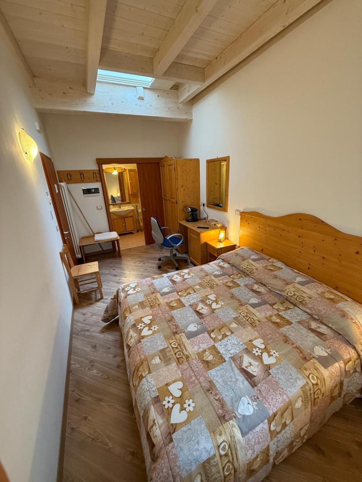Hotel Garni Sella Cipriani Borgo Valsugana Exterior foto