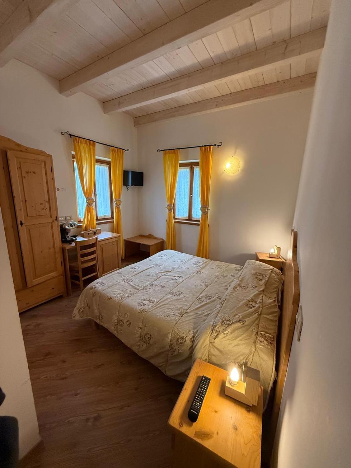 Hotel Garni Sella Cipriani Borgo Valsugana Exterior foto